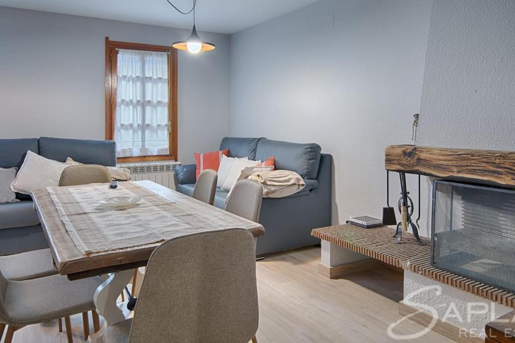 Villa Saplan Real Estate Pensaueth à Salardú Extérieur photo