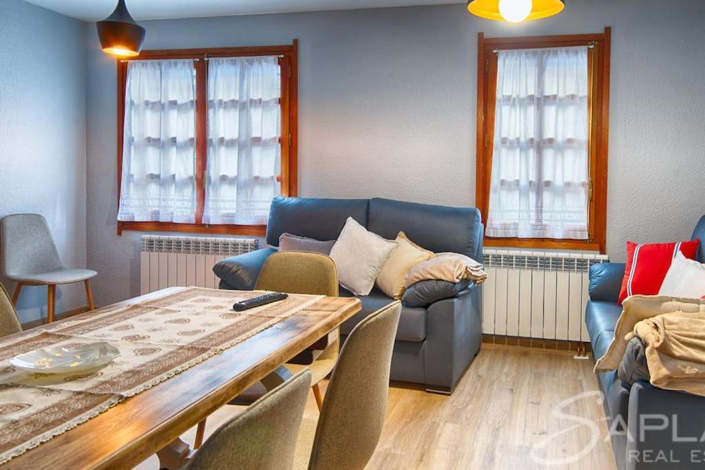 Villa Saplan Real Estate Pensaueth à Salardú Extérieur photo